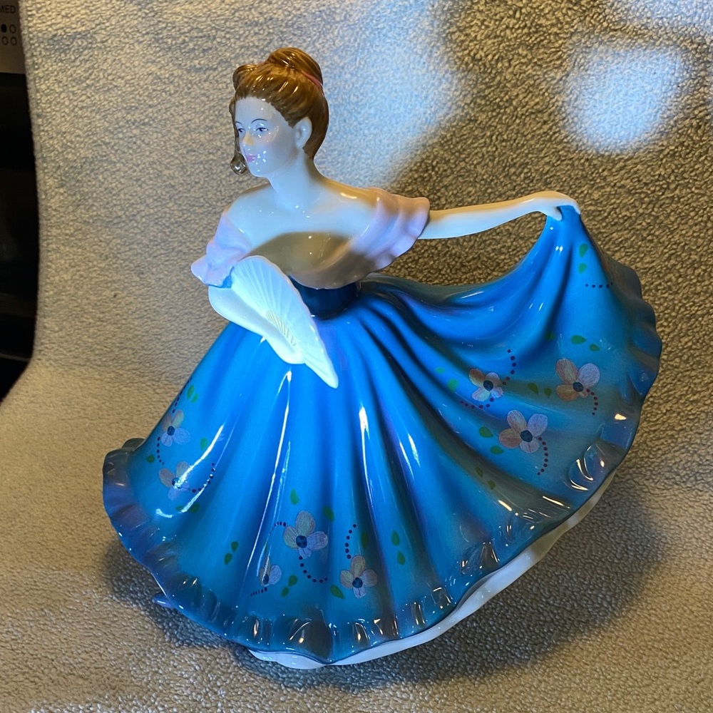 Elaine by Royal Doulton pretty ladies. Elegant Blue Porcelain Figurine with Fan
